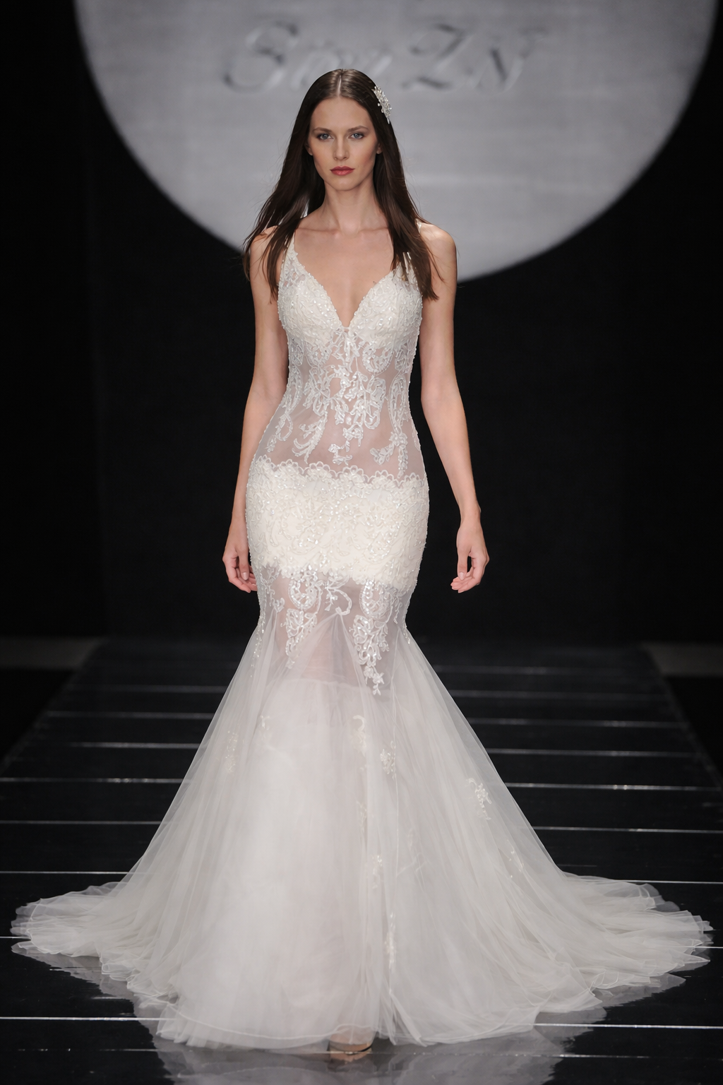 VINTAGE LACE ILLUSION WEDDING GOWN