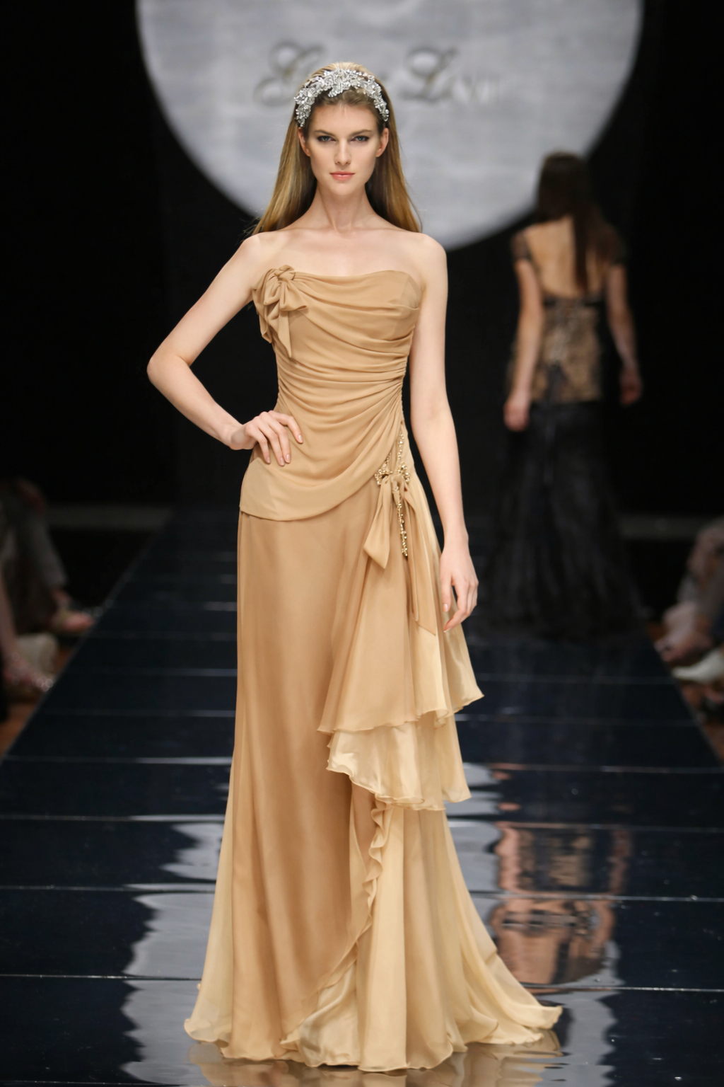 STRAPLESS BOW GOWN